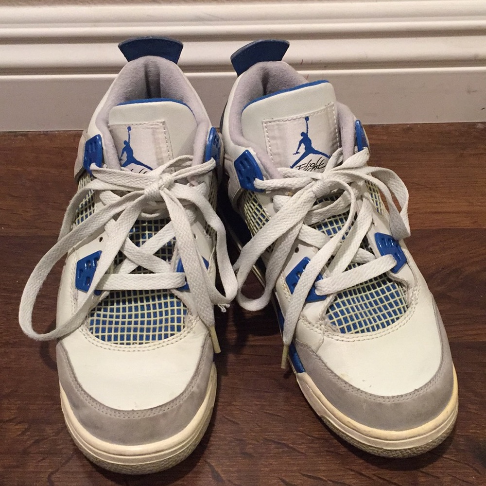 Air Jordan 4 sneakers